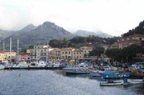 Xtrallusion photo gallery of Italy. Photos, pictures, images and photographs of the Italian Rivieras, the Italian Lakes, the Italian Alps, the Cinque Terre, the Amalfi coast and some of the most beautiful corners of Italy. Plus photos of Italian cities such as Pisa, Milan, Genoa and Rome.